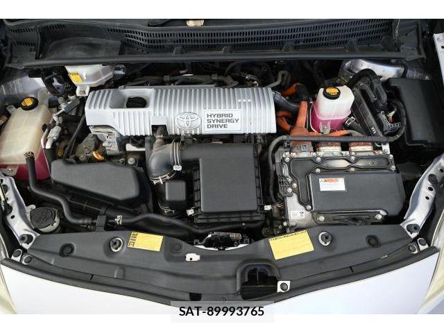 Toyota PRIUS 2013-06 8435096-13