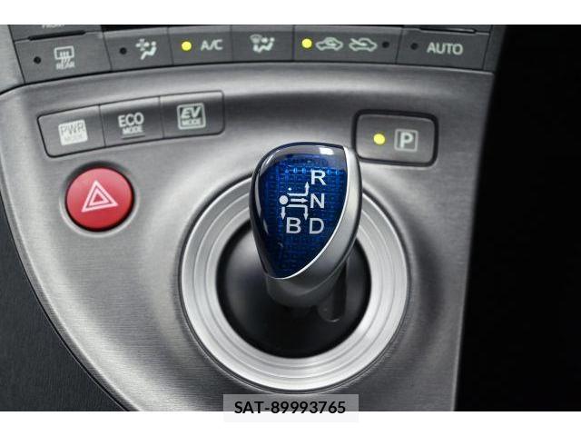 Toyota PRIUS 2013-06 8435096-16