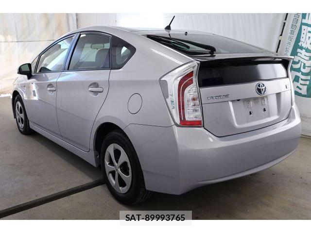 Toyota PRIUS 2013-06 8435096-3