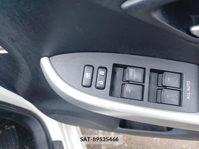 Toyota PRIUS 2014-07 8435239-13