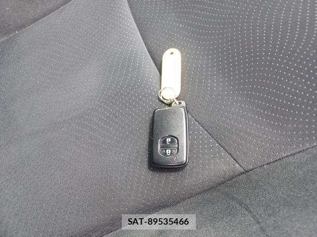 Toyota PRIUS 2014-07 8435239-14
