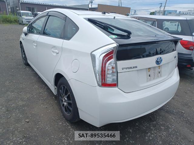 Toyota PRIUS 2014-07 8435239-5