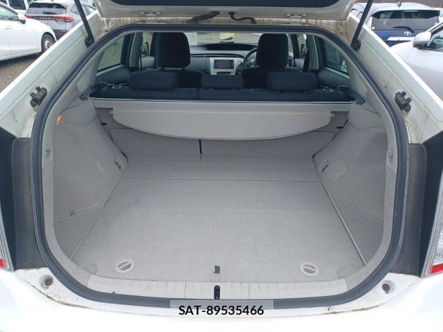Toyota PRIUS 2014-07 8435239-7