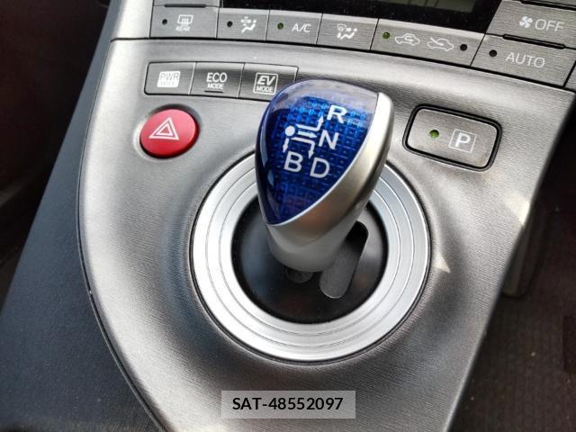 Toyota PRIUS 2013-07 8435256-11