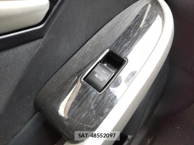 Toyota PRIUS 2013-07 8435256-12