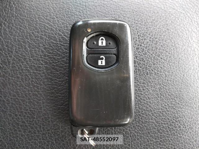 Toyota PRIUS 2013-07 8435256-14