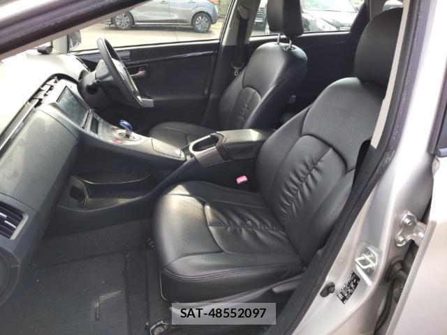 Toyota PRIUS 2013-07 8435256-15