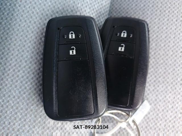 Toyota PRIUS 2019-08 8435273-14