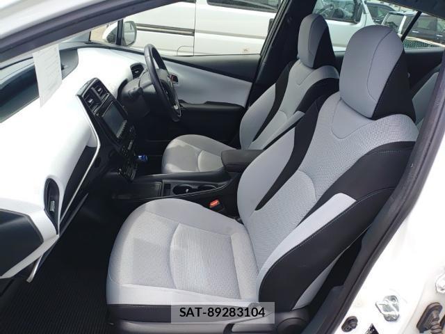 Toyota PRIUS 2019-08 8435273-15