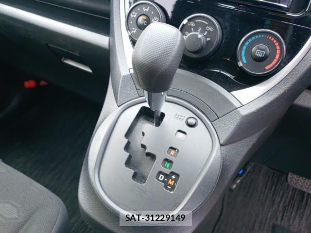 Toyota RACTIS 2015-08 8435266-11