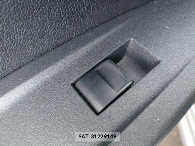 Toyota RACTIS 2015-08 8435266-12