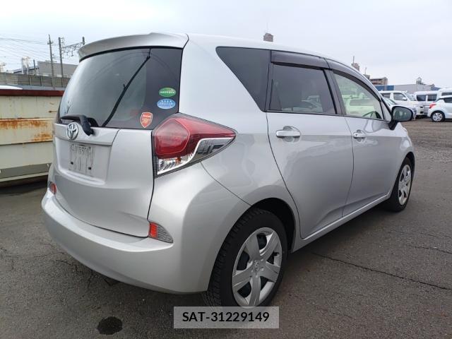 Toyota RACTIS 2015-08 8435266-4