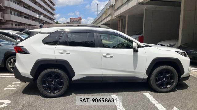Toyota RAV4 2022-05 8434704-10