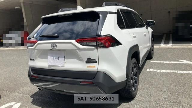 Toyota RAV4 2022-05 8434704-13