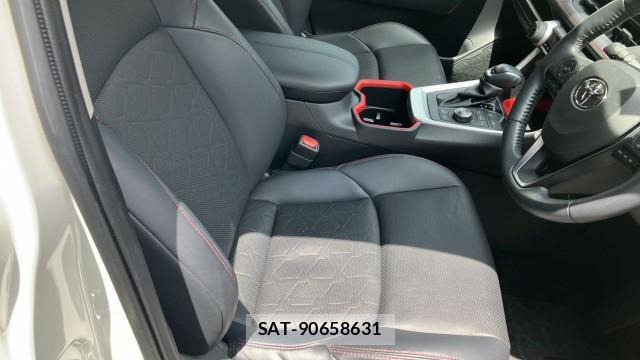 Toyota RAV4 2022-05 8434704-5