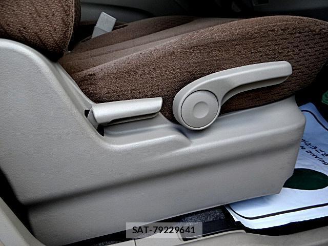 Nissan ROOX 2012-01 8435253-12