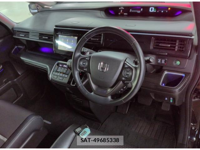 Honda e 2015-08 8434095-2