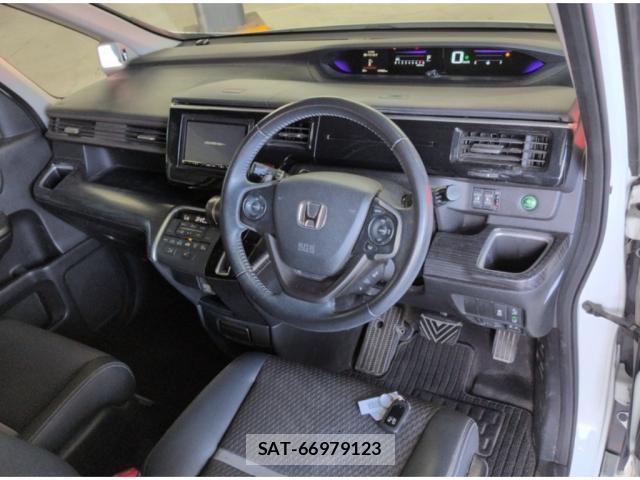 Honda e 2017-07 8434098-2