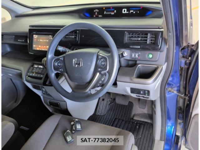 Honda e 2015-07 8434099-2