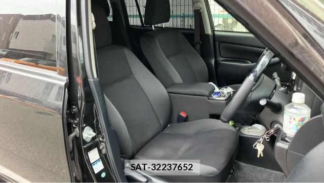 Toyota SUCCEED 2017-12 8434688-5