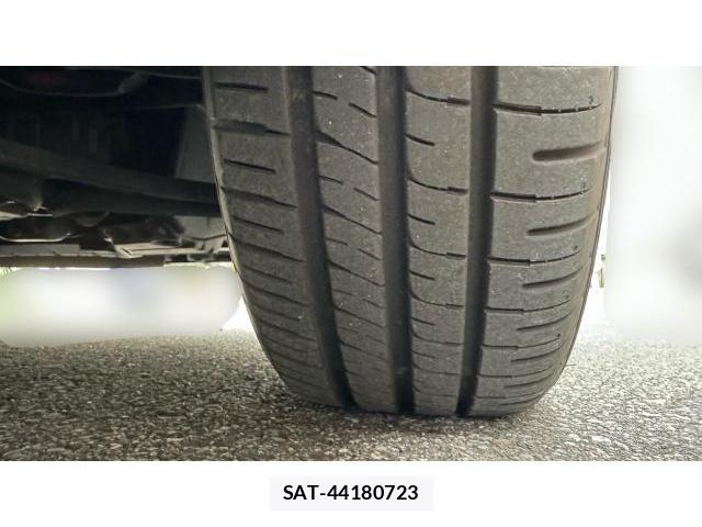 Nissan TIIDA 2010 8434305-7