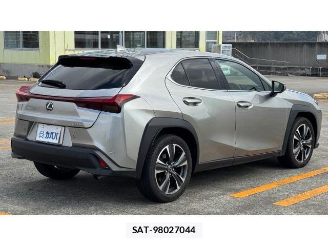 Lexus UX 2024 8434476-15
