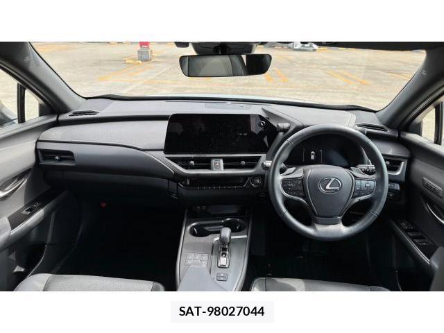 Lexus UX 2024 8434476-4