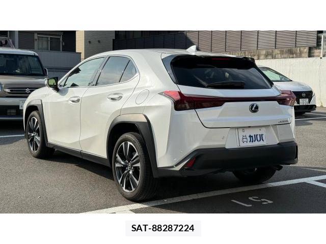 Lexus UX 2025 8434569-17