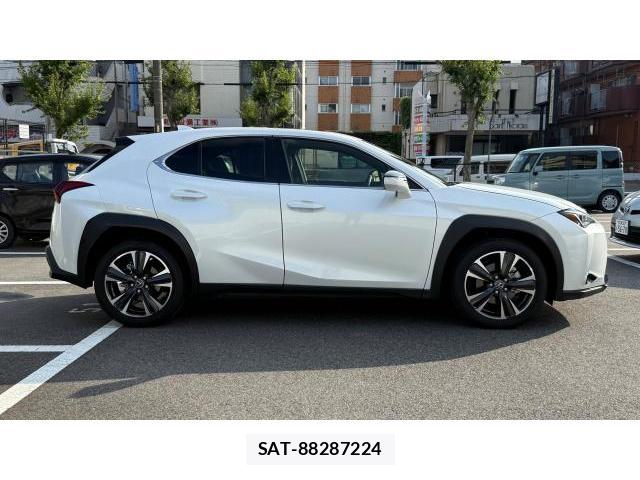 Lexus UX 2025 8434569-2