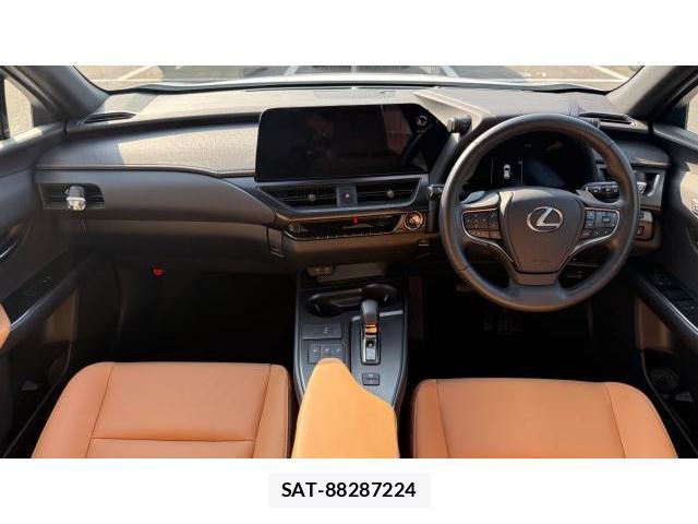 Lexus UX 2025 8434569-4