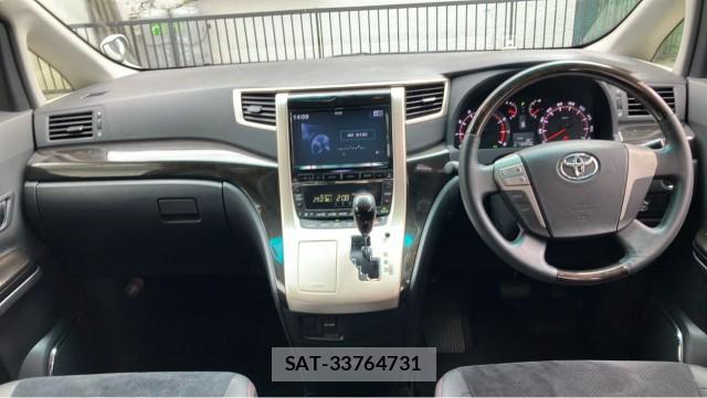 Toyota VELLFIRE 2013-08 8434671-2
