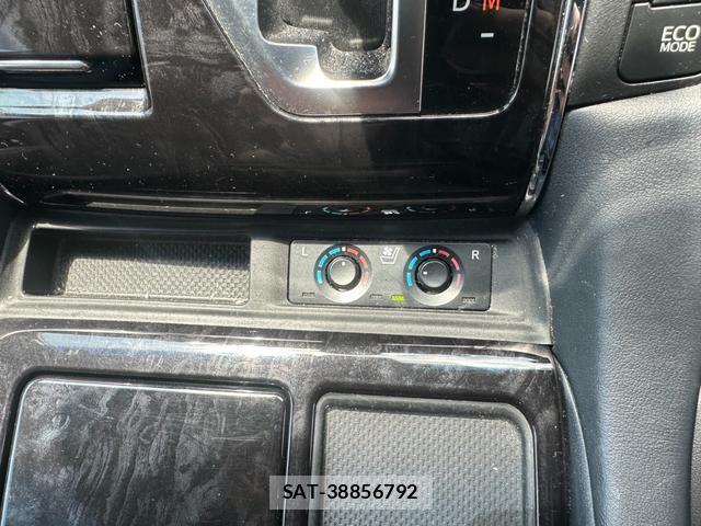 Toyota VELLFIRE 2018-03 8435162-13