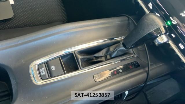 Honda VEZEL 2015-03 8434666-14