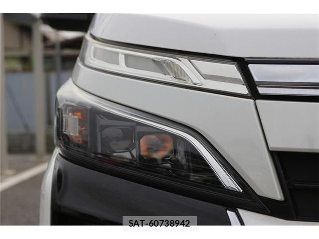 Toyota VOXY 2018-02 8434026-11