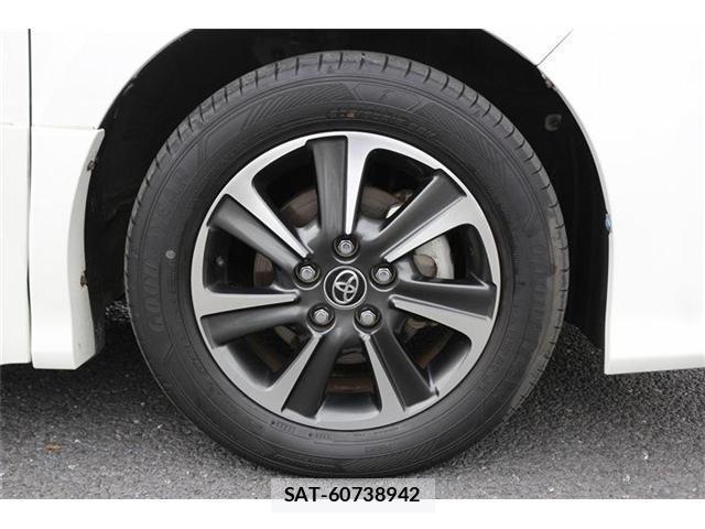 Toyota VOXY 2018-02 8434026-13