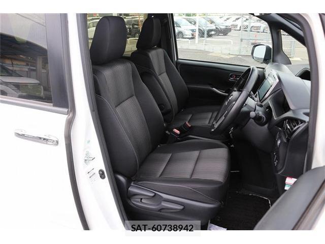Toyota VOXY 2018-02 8434026-14