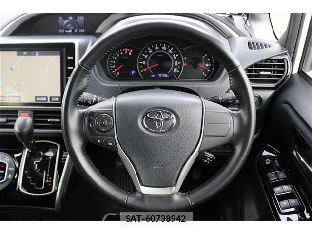 Toyota VOXY 2018-02 8434026-17