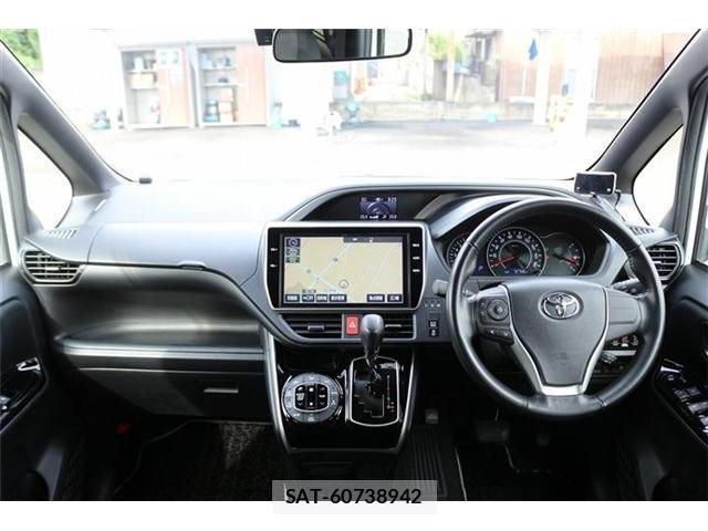Toyota VOXY 2018-02 8434026-18