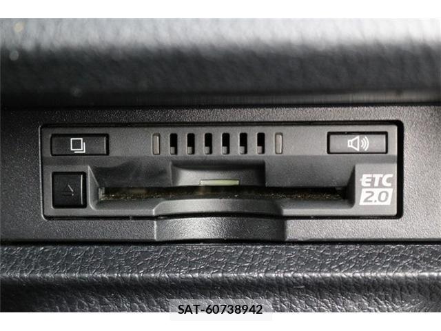 Toyota VOXY 2018-02 8434026-6