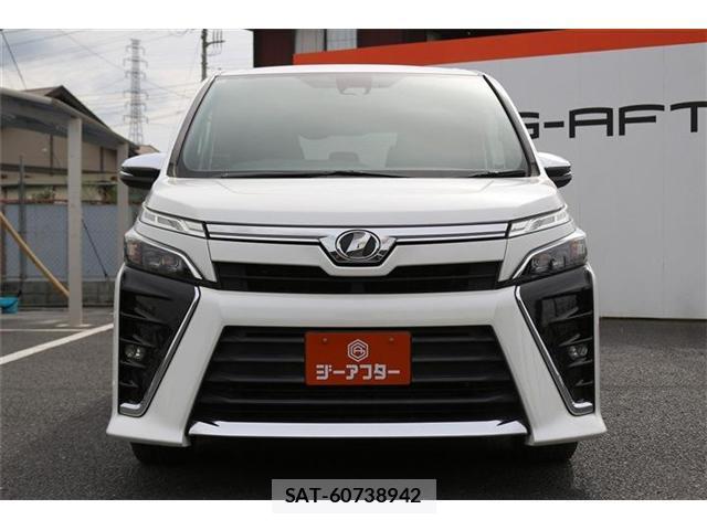 Toyota VOXY 2018-02 8434026-7