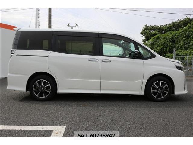 Toyota VOXY 2018-02 8434026-8
