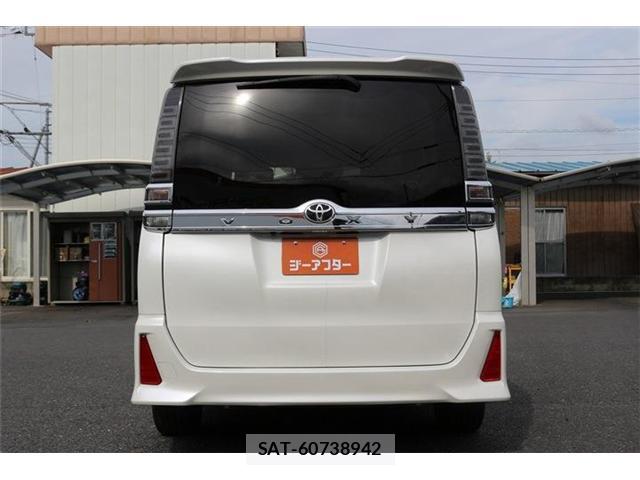 Toyota VOXY 2018-02 8434026-9