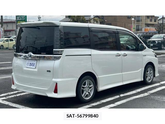 Toyota VOXY 2018 8434337-17