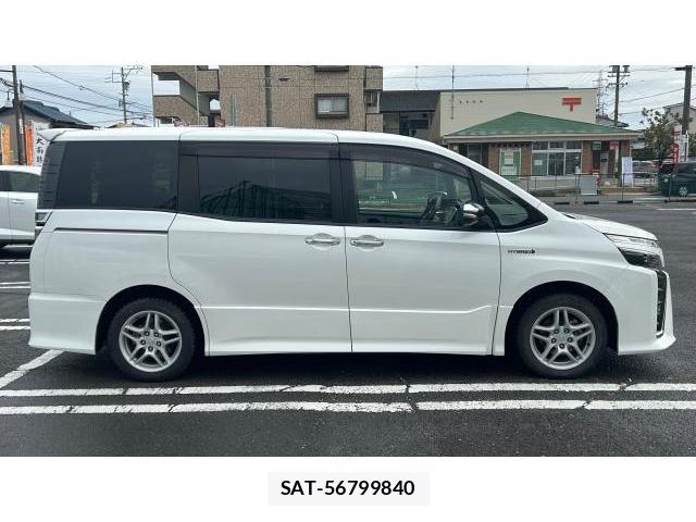 Toyota VOXY 2018 8434337-2