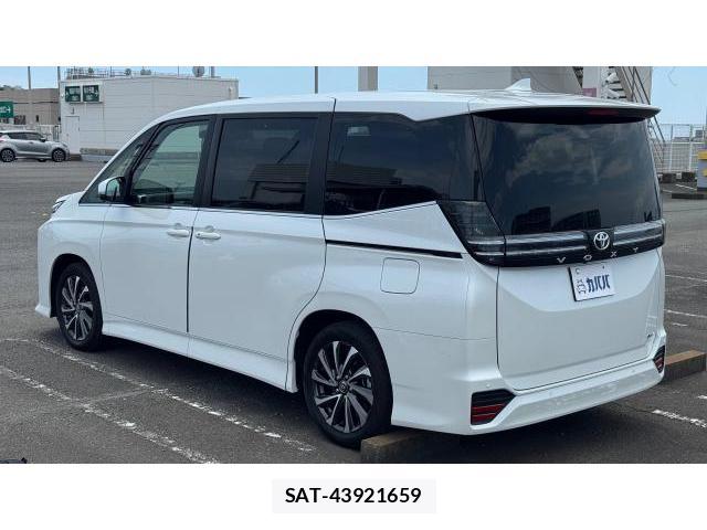 Toyota VOXY 2025-11 8434589-17