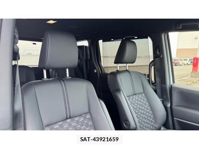 Toyota VOXY 2025-11 8434589-5