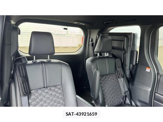 Toyota VOXY 2025-11 8434589-6