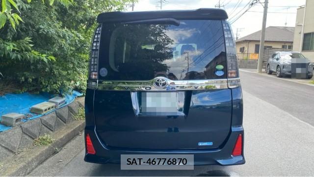 Toyota VOXY 2014-06 8434669-1
