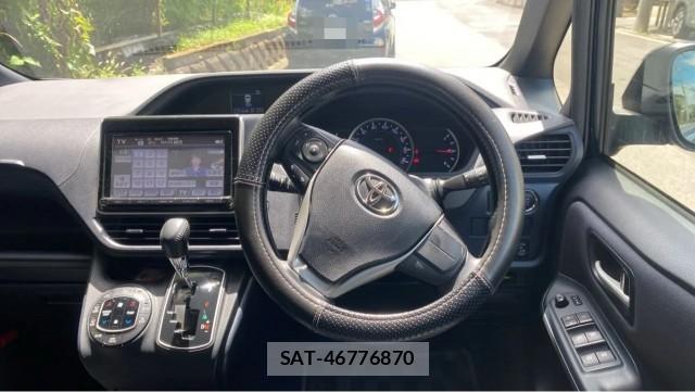 Toyota VOXY 2014-06 8434669-16