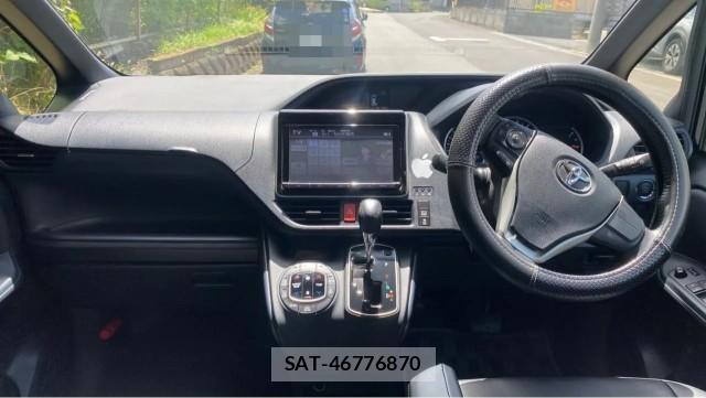 Toyota VOXY 2014-06 8434669-2